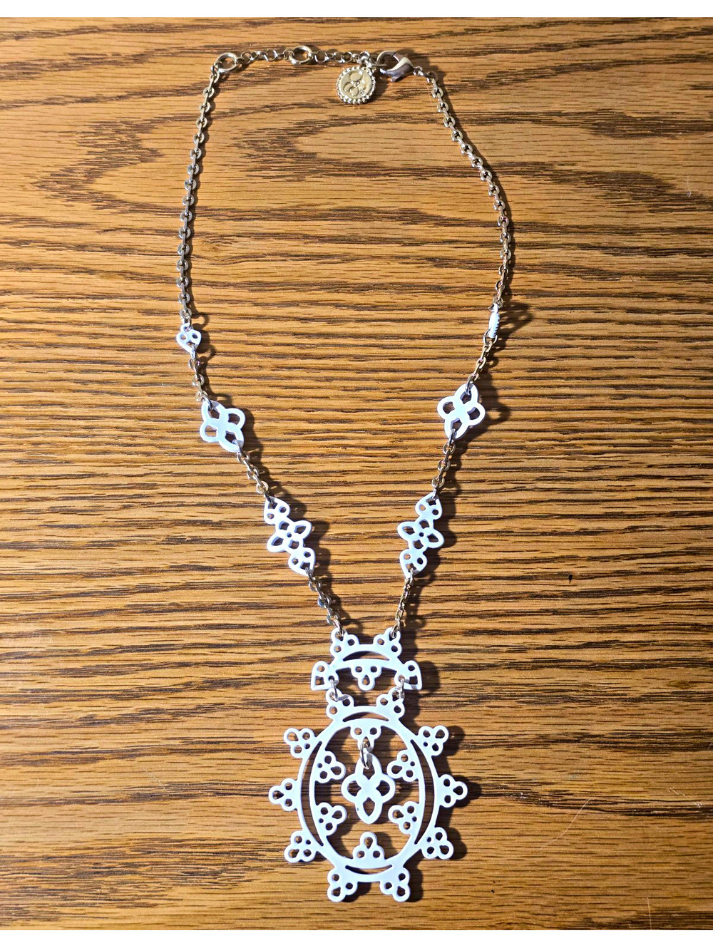Jessica Simpson White Enamel Lace Filigree Pendant Necklace Gold Tone 22"